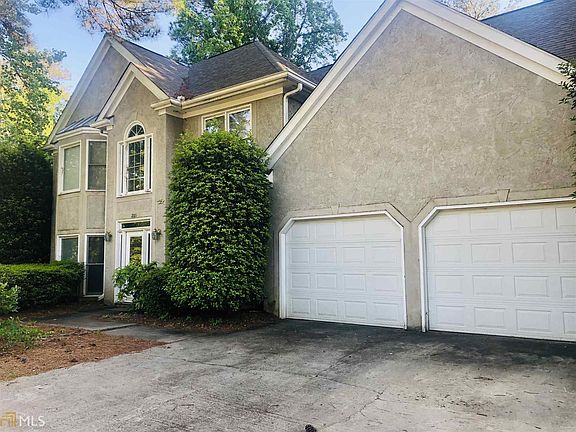 2nd image of 205 Chateau Ln
