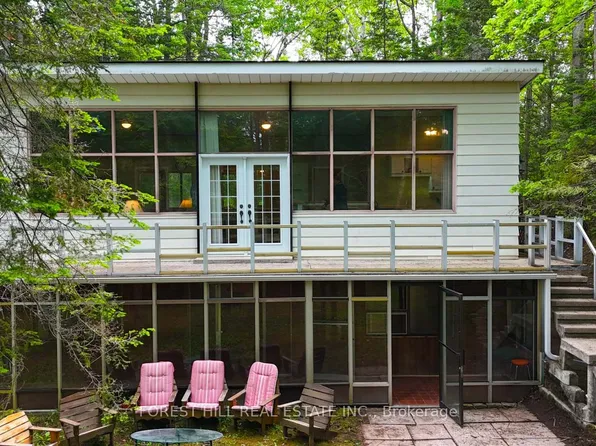 49 Leslie St, Wasaga Beach, ON L9Z 2R3