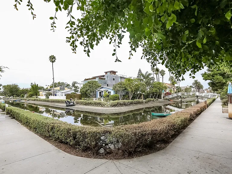 2611 Ocean Ave #5 — Photo 34