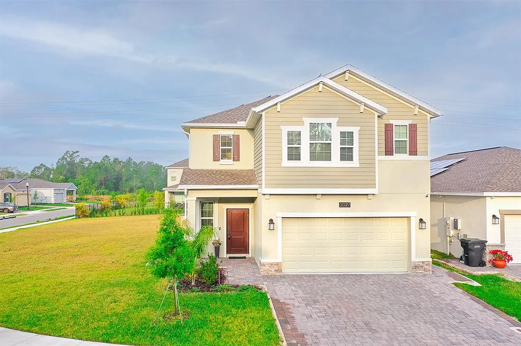 3 bed, 2.5 bath, 2496 sqft, $3,000 — Photo 1