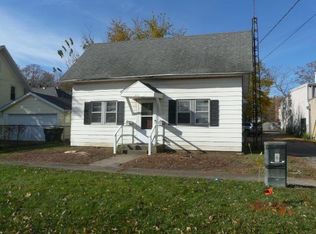 313 4th St, Libertyville, IL 60048