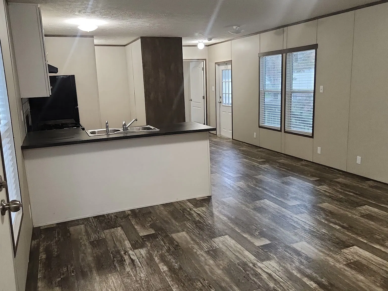 3 bed, 1056 sqft, $1,099 — Photo 3