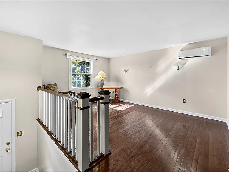 8237 Mantova Dr — Photo 3