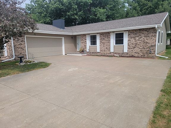 3rd image of 905 Poplar Ln