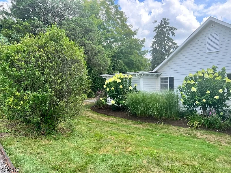 1 bed, 1.0 bath, $3,200 — Photo 4