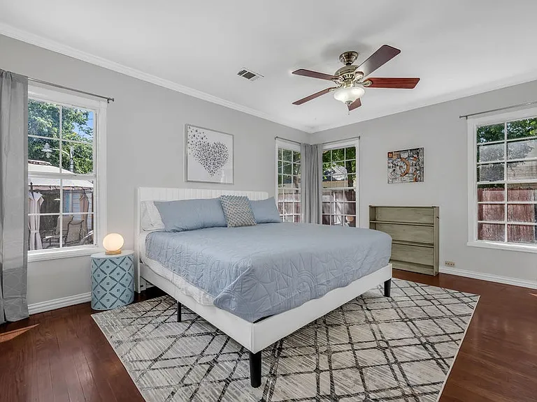 2240 Lawndale Dr — Photo 26