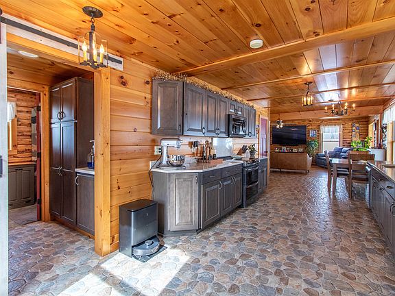 5th image of 1036 Town Hill Road