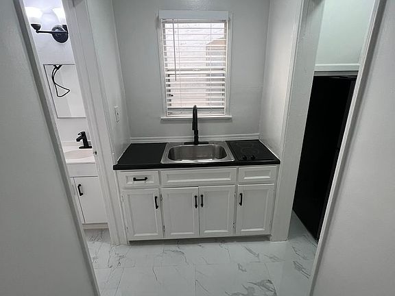 3rd image of 851 S Kenmore Ave APT 15