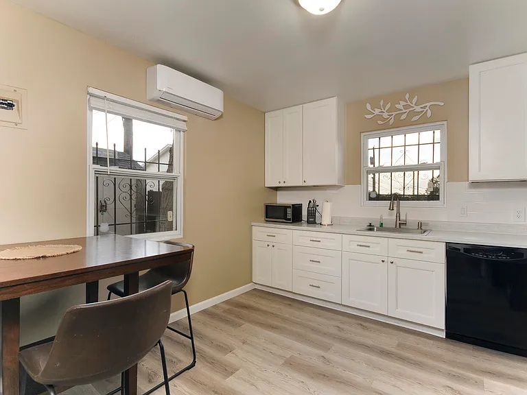 1616 Coal Ave SE #C — Photo 5