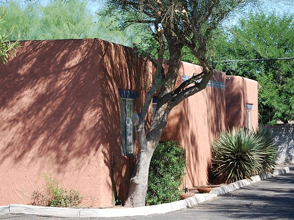 *Community photo - may not depict actual unit