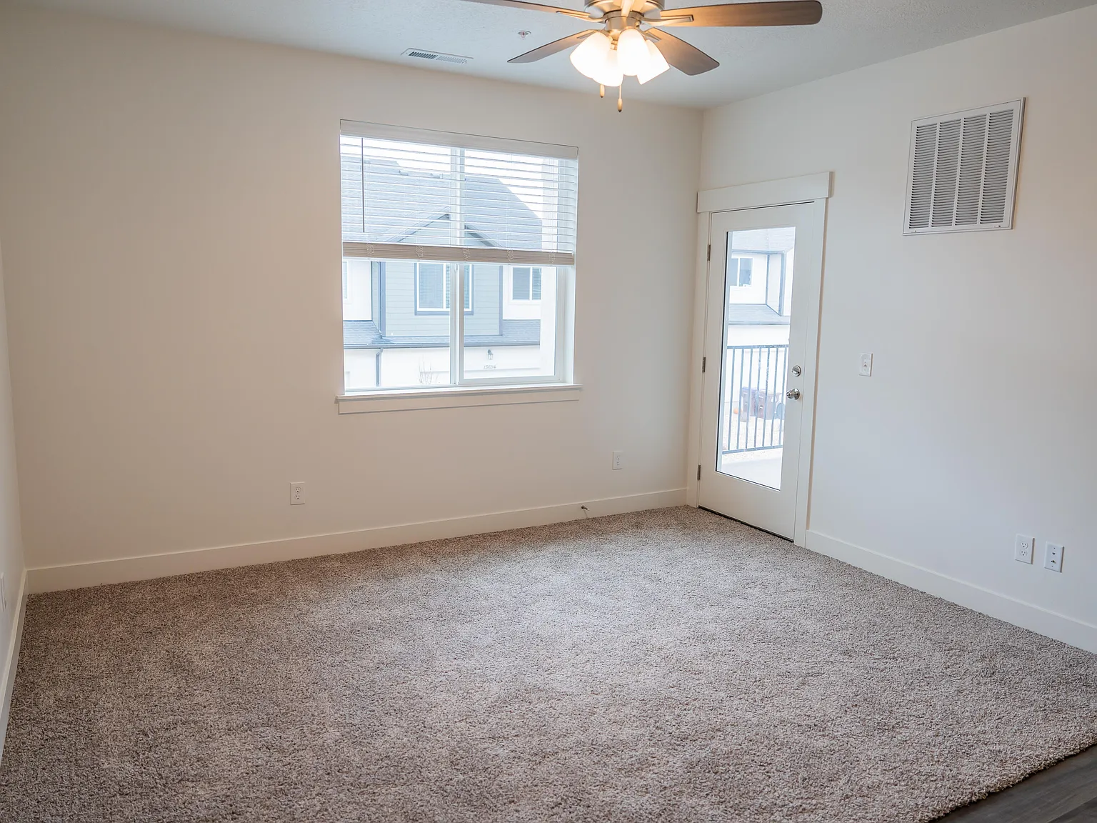 New Condo - Riverton — Photo 2