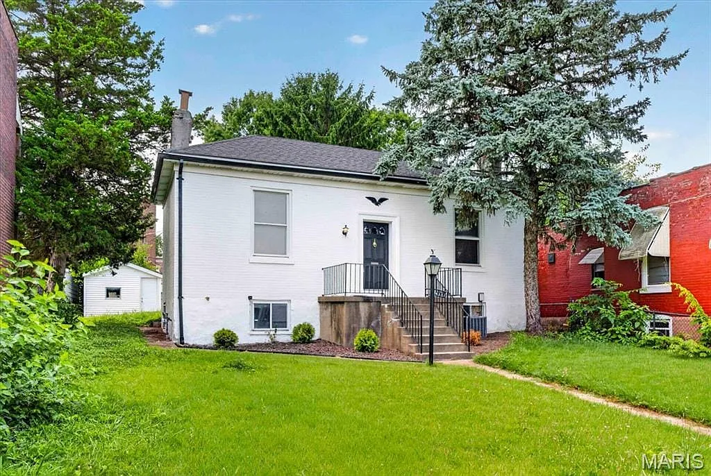 2 bed, 1.0 bath, 1057 sqft, $1,350 — Photo 2