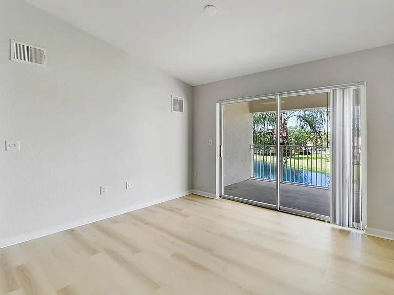 121 SW Palm Dr #306 — Photo 37