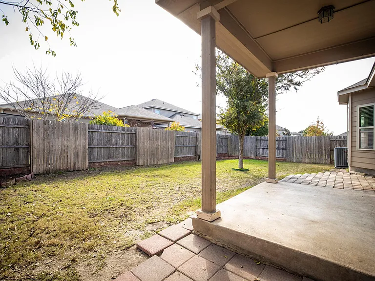 433 Stonebrook Dr — Photo 33