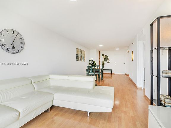 5th image of 7832 Collins Ave APT 402