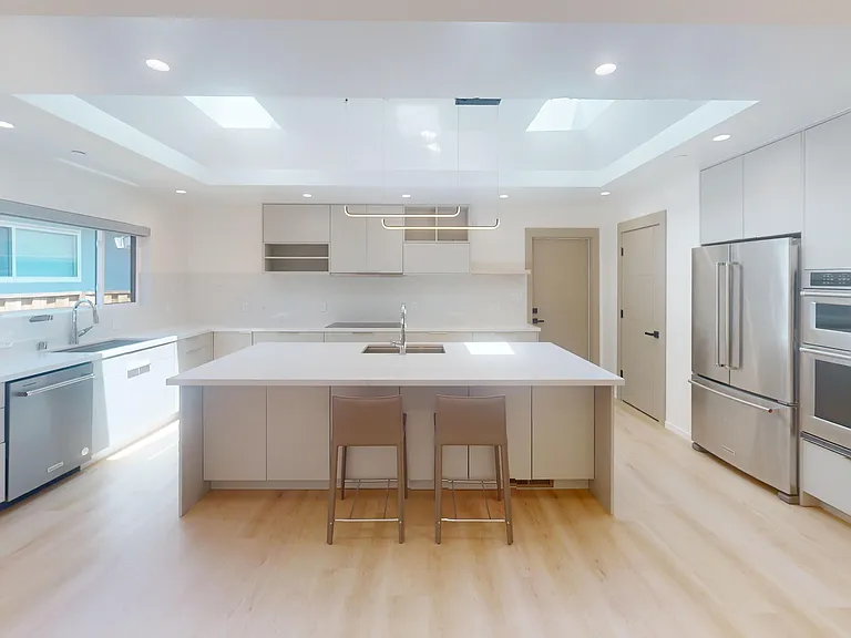 1257 Sleepy Hollow Ln — Photo 2