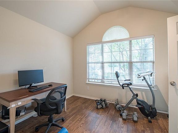 4th image of 1117 Hickory Bend Ln
