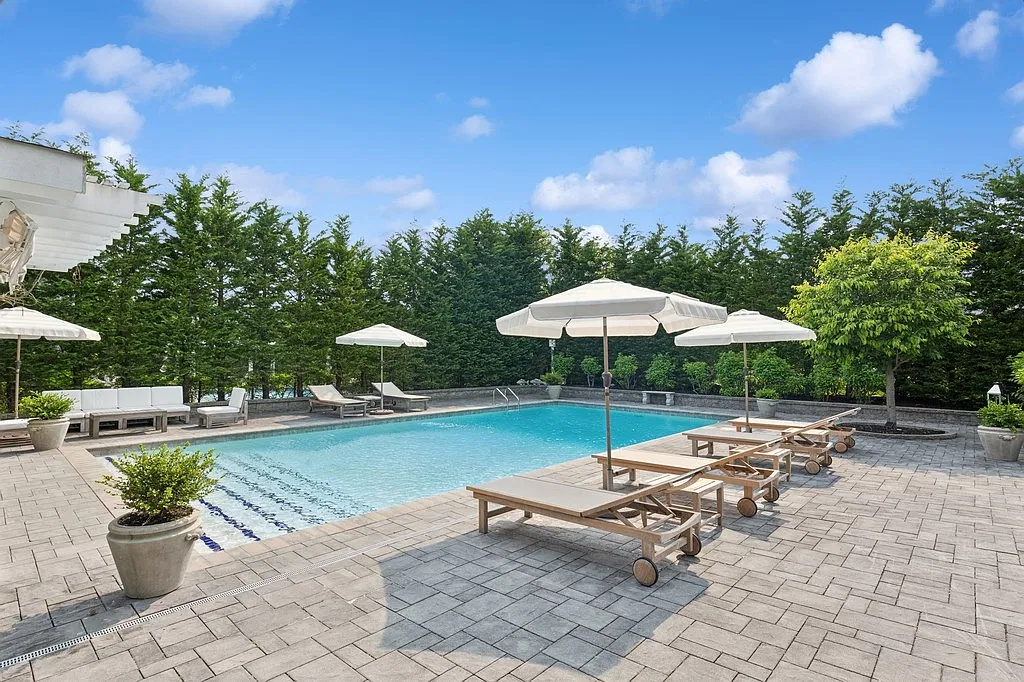 Southampton Luxury Rental | Gated Estate South of the Highway — Photo 3
