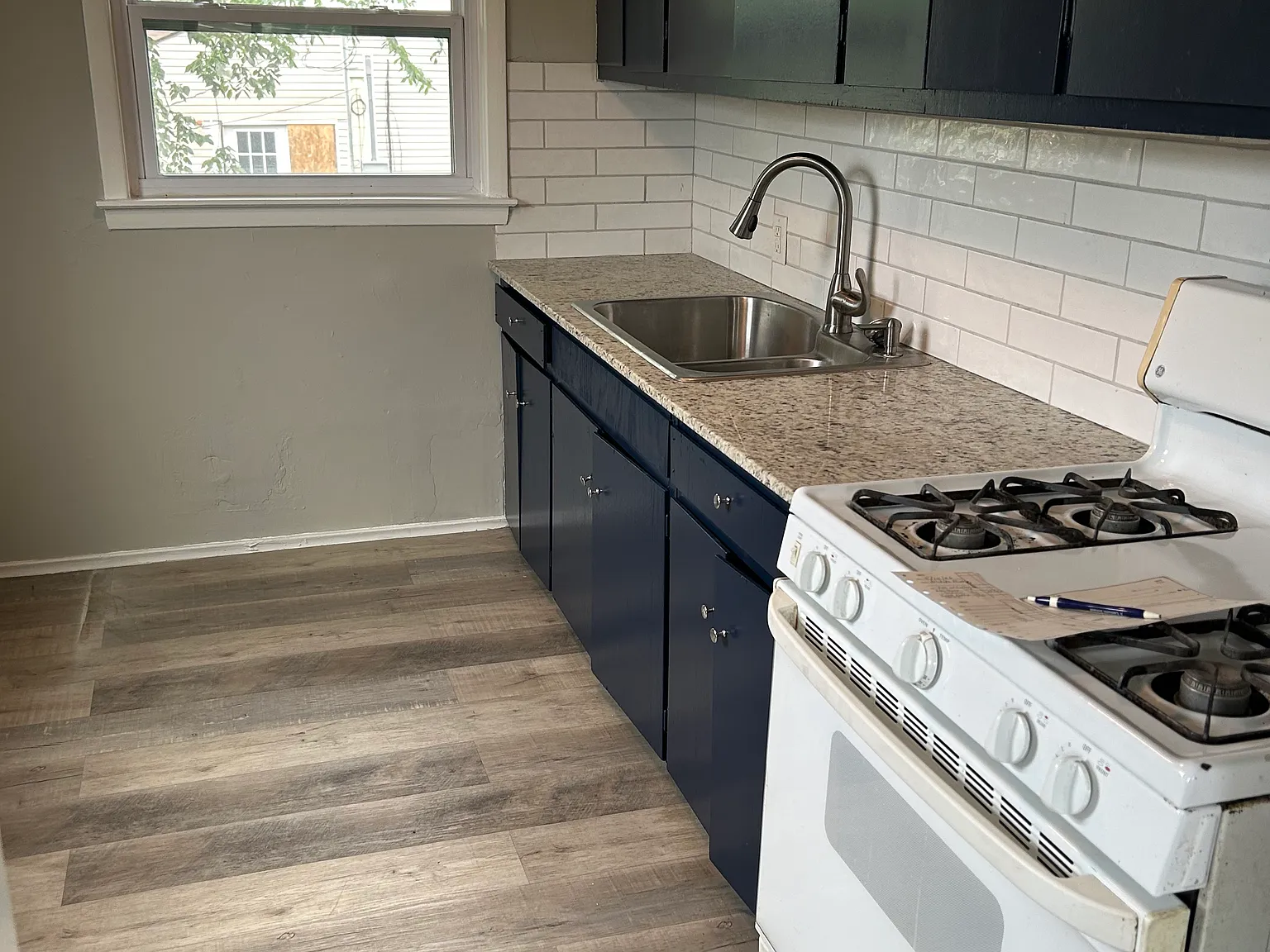 501 E Detroit St — Photo 4