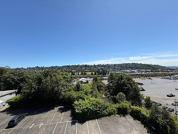 4th image of 2550 Thorndyke Ave W APT 404