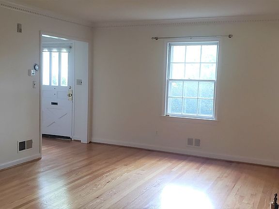 4th image of 2394 N Quincy St