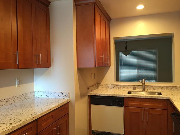 2nd image of 4681 Persimmon Pl