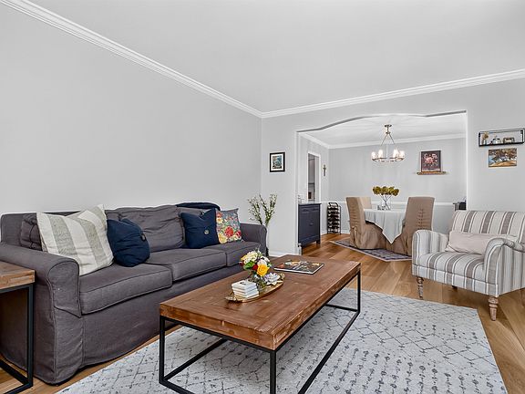 2nd image of 2813 Altadena South Way
