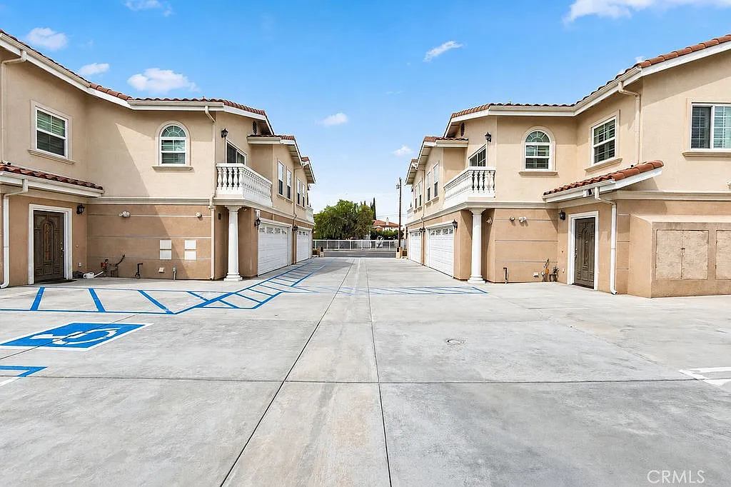 3 bed, 2.5 bath, 1680 sqft, $3,900 — Photo 4