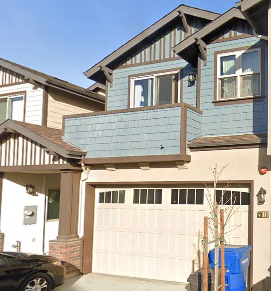 3 bed, 2.5 bath, 2295 sqft, $6,900 — Photo 2