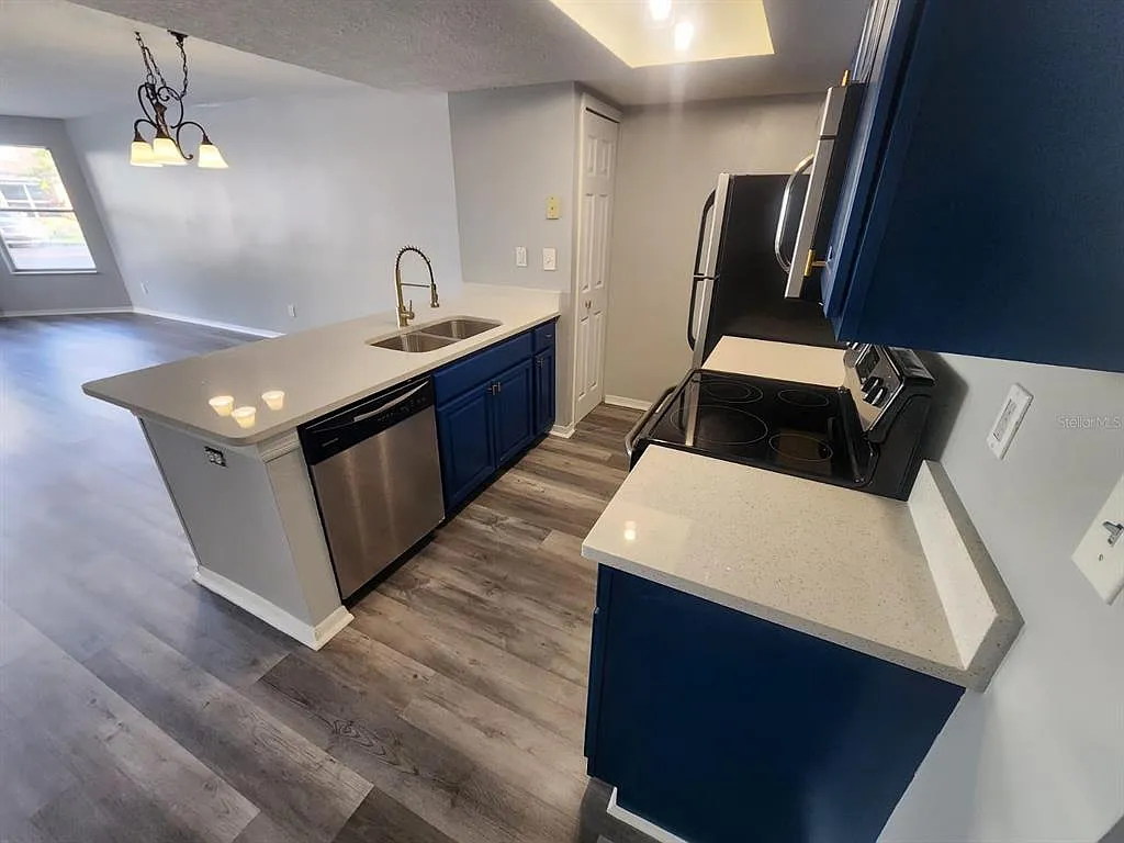 3 bed, 2.0 bath, 1287 sqft, $1,900 — Photo 4