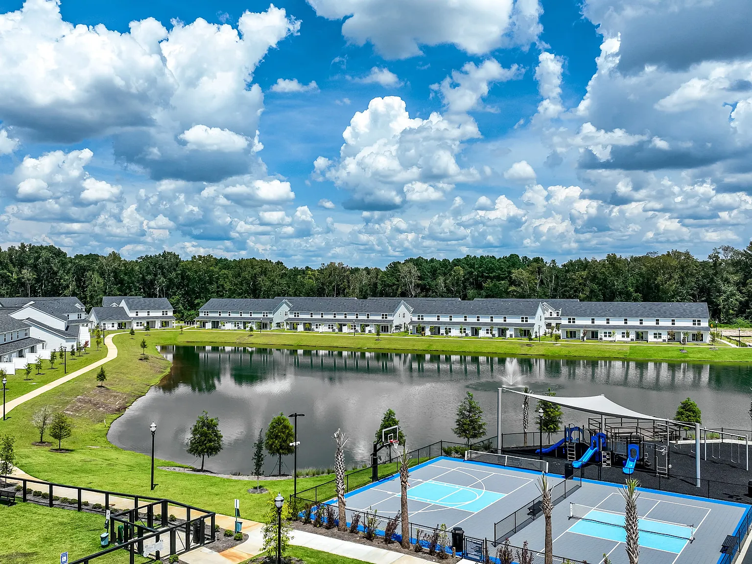 Clear Lake Reserve Townhomes — Photo 4