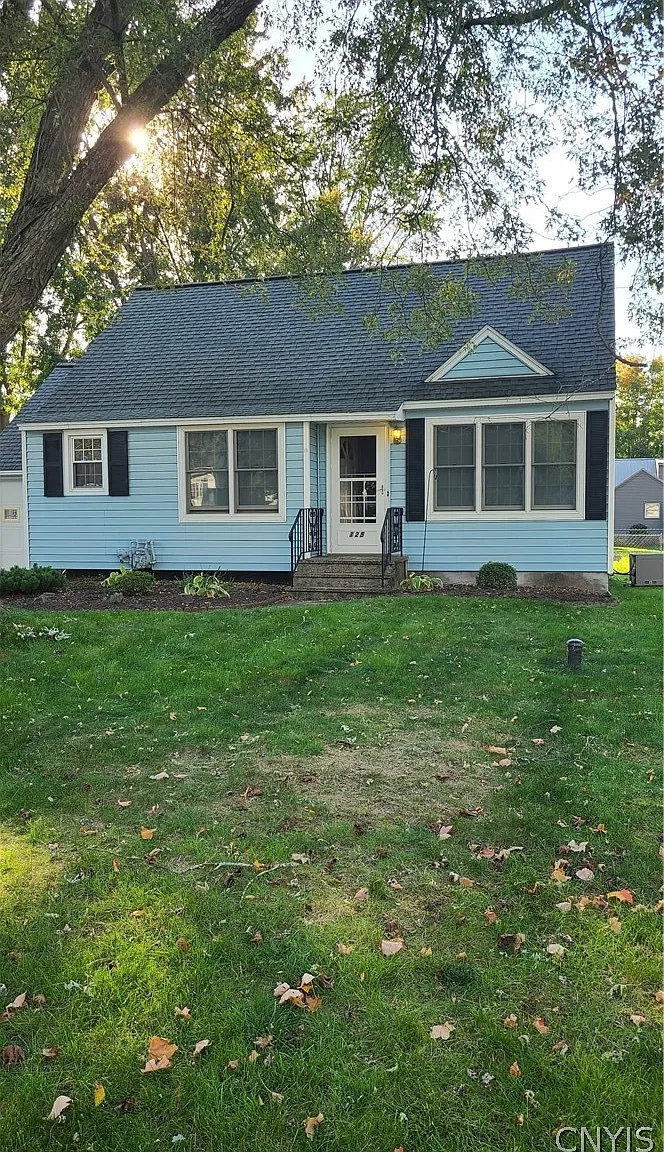 3 bed, 1.0 bath, 1152 sqft, $2,200 — Photo 1