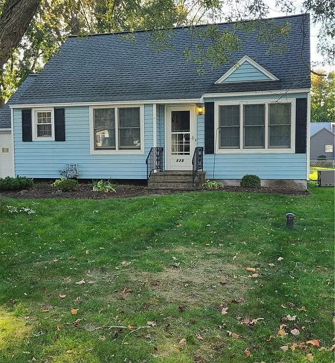127 Crystal Dr