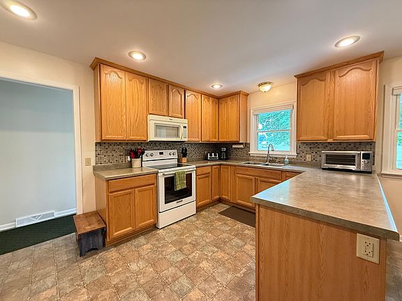 3rd image of 202 3rd St