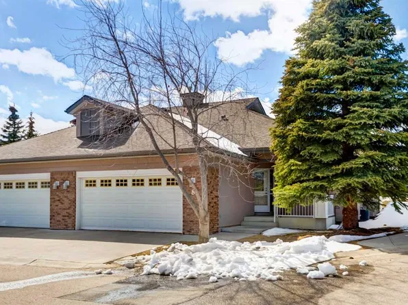 8 Straddock Vlg SW, Calgary, AB T3H 5C7
