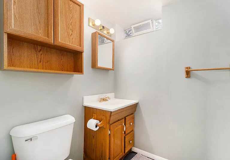 1218 E 4th St — Photo 14