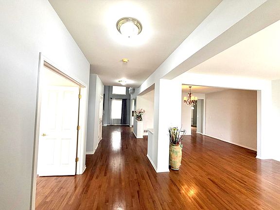 4th image of 1534 S Falcon Dr