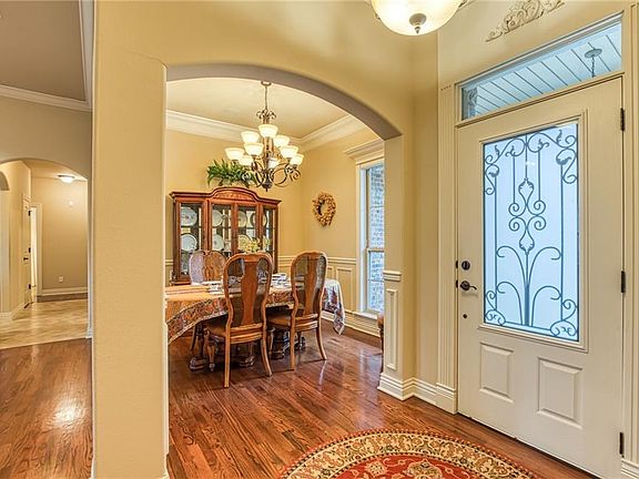 5th image of 38 Sunderland Dr