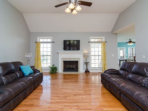 3rd image of 1062 Kacie Dr