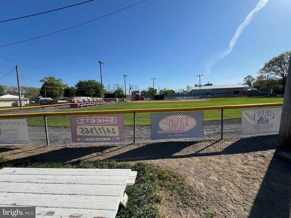 12 Ballfield Ln, Fleetwood, PA 19522