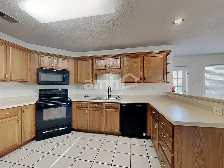 1466 Far Dr — Photo 3
