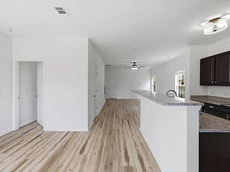 5003 Hemlock Ct — Photo 12