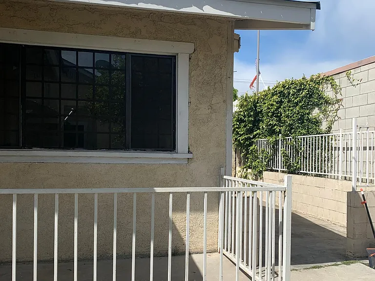 533 E Lomita Ave — Photo 12