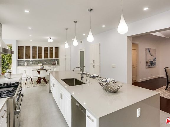 5th image of 631 S Arden Blvd