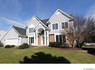 5 Saybrooke Dr, Penfield, NY 14526