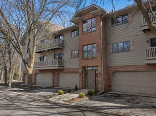 909 Cheshire Dr #B, Champaign, IL