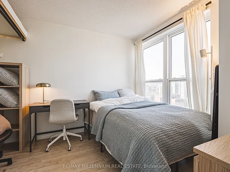 135 James St S #1401 — Photo 21