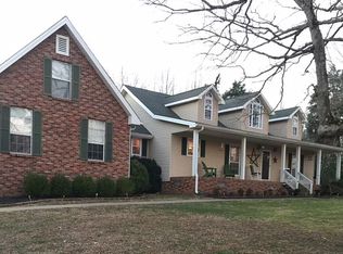 447 Beechwood Cir, Burns, TN 37029