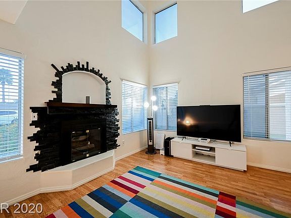 4th image of 922 Elegant Coral Ave