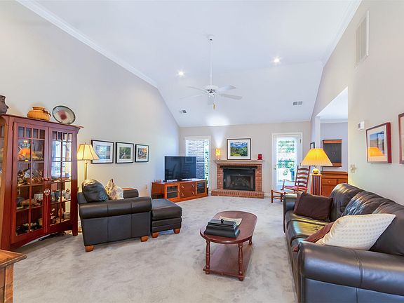 3rd image of 120 Windstone Dr